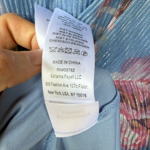 Adrianna Papell Printed Metallic Crinkle GownSize 12 - Picture 12 of 13